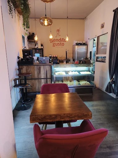 Interior acogedor de Bendito Gusto